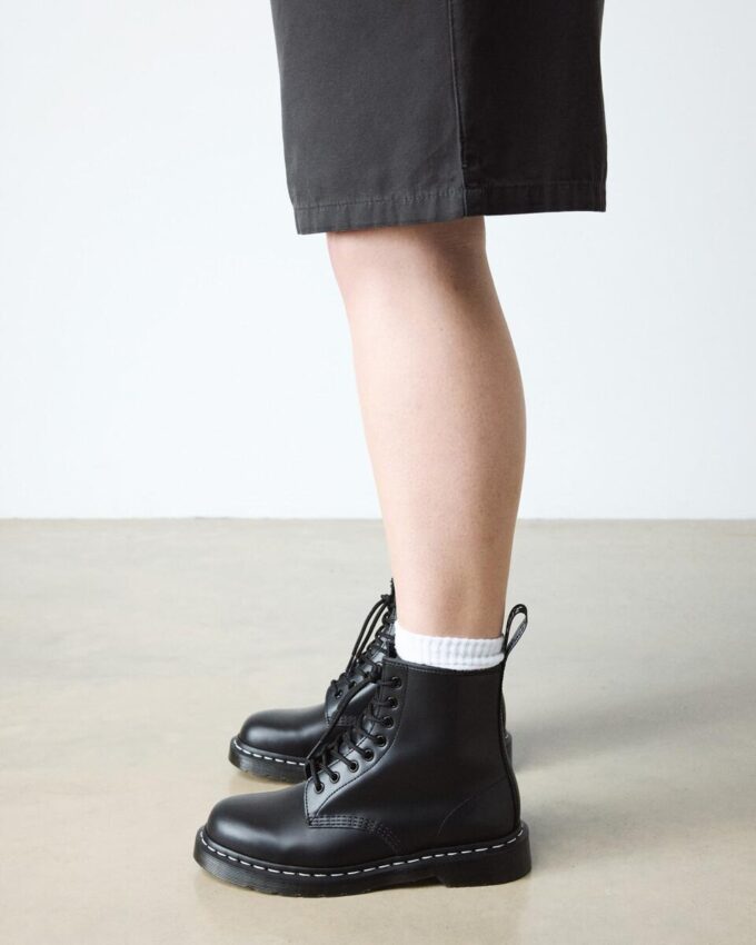 1460 Botas con cordones de Smooth Leather y costuras blancas