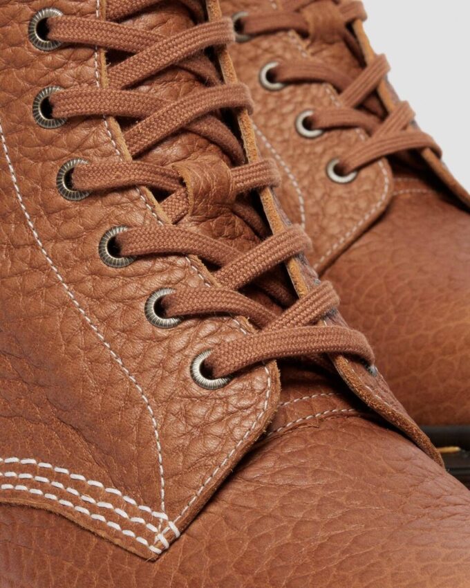 1460 Fabricadas en Inglaterra Botas con puntera reforzada y piel repujada Soft Boa 1460 Fabricadas en Inglaterra Botas con puntera reforzada y piel repujada Soft Boa