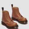 1460 Fabricadas en Inglaterra Botas con puntera reforzada y piel repujada Soft Boa 1460 Fabricadas en Inglaterra Botas con puntera reforzada y piel repujada Soft Boa