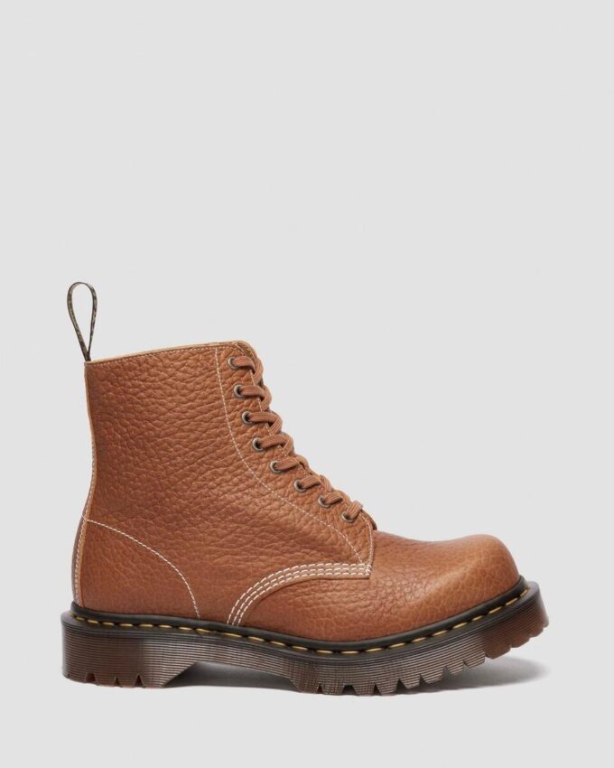 1460 Fabricadas en Inglaterra Botas con puntera reforzada y piel repujada Soft Boa 1460 Fabricadas en Inglaterra Botas con puntera reforzada y piel repujada Soft Boa