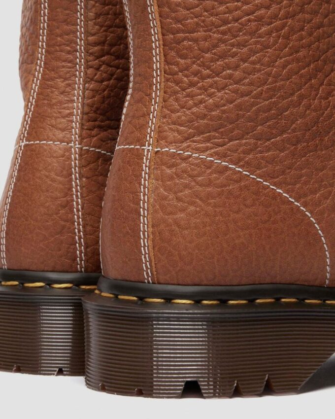1460 Fabricadas en Inglaterra Botas con puntera reforzada y piel repujada Soft Boa 1460 Fabricadas en Inglaterra Botas con puntera reforzada y piel repujada Soft Boa