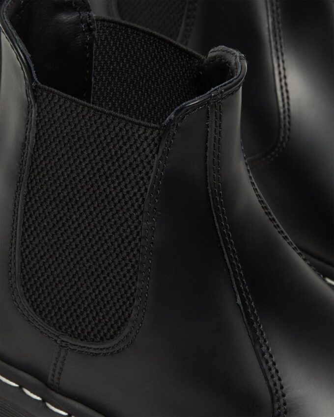 2976 Smooth Leather Chelsea Boot con costuras blancas