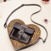 Bolso con corazones Mochila de piel leopardo Kiev Bolso con corazones Mochila de piel leopardo Kiev