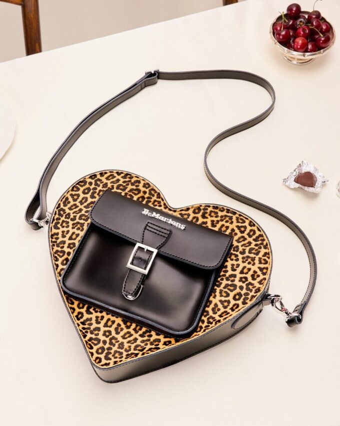 Bolso con corazones Mochila de piel leopardo Kiev Bolso con corazones Mochila de piel leopardo Kiev