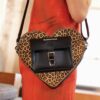 Bolso con corazones Mochila de piel leopardo Kiev Bolso con corazones Mochila de piel leopardo Kiev