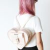 Bolso con forma de corazón Mochila de piel metalizada Bolso con forma de corazón Mochila de piel metalizada