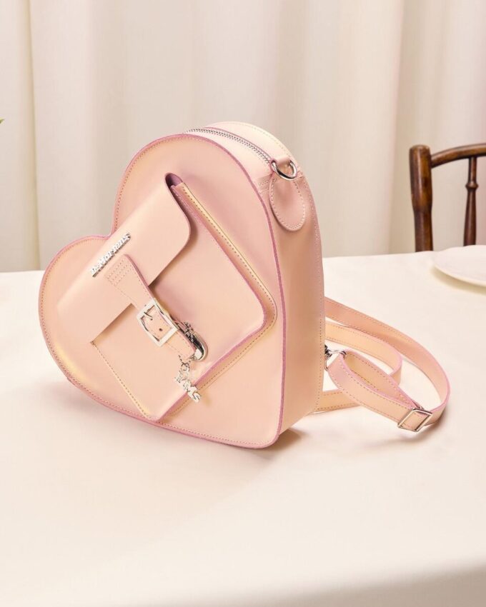 Bolso con forma de corazón Mochila de piel metalizada Bolso con forma de corazón Mochila de piel metalizada