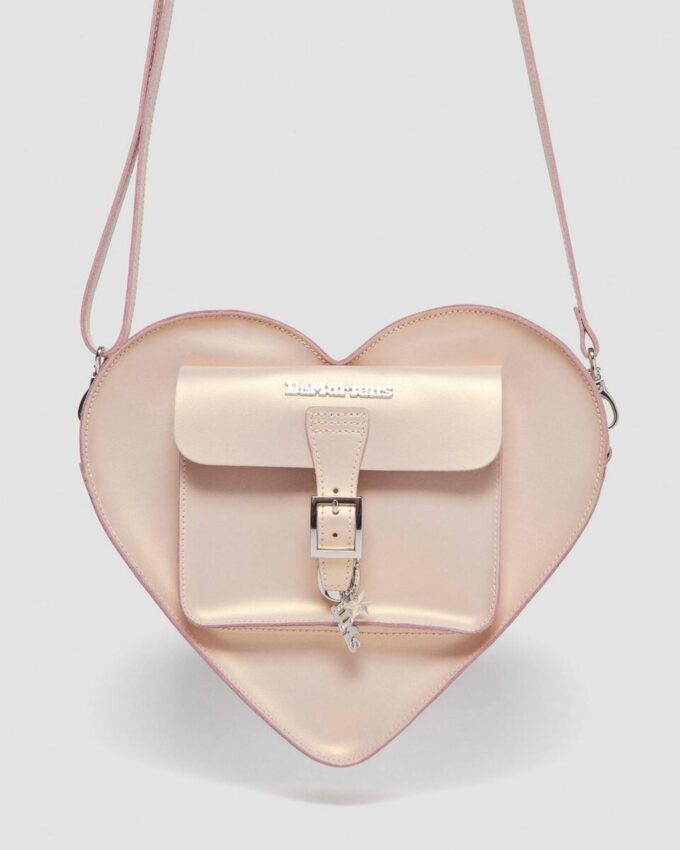 Bolso con forma de corazón Mochila de piel metalizada Bolso con forma de corazón Mochila de piel metalizada