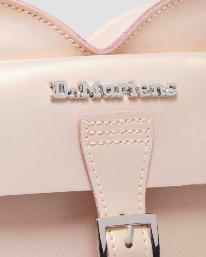 Bolso con forma de corazón Mochila de piel metalizada Bolso con forma de corazón Mochila de piel metalizada