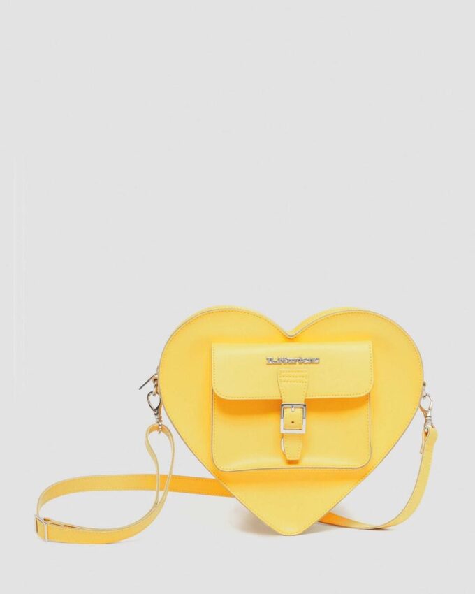 Bolso de piel Kiev con herrajes en forma de corazón Bolso de piel Kiev con herrajes en forma de corazón