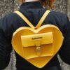 Bolso de piel Kiev con herrajes en forma de corazón Bolso de piel Kiev con herrajes en forma de corazón