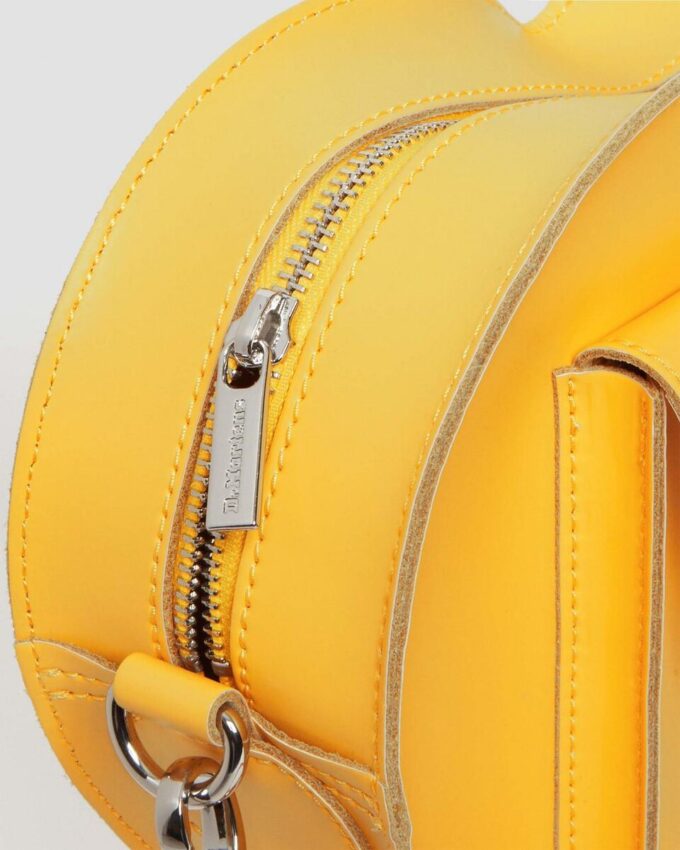 Bolso de piel Kiev con herrajes en forma de corazón Bolso de piel Kiev con herrajes en forma de corazón