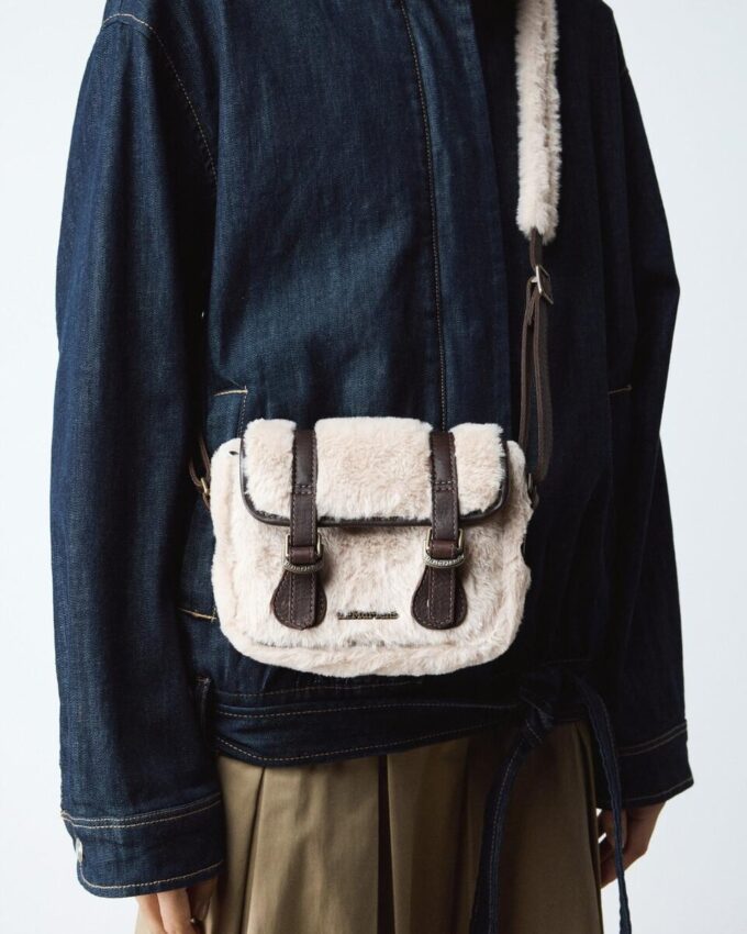 BOLSO SATCHEL DE 7 PULGADAS Bolso satchel de piel y pelo sintético