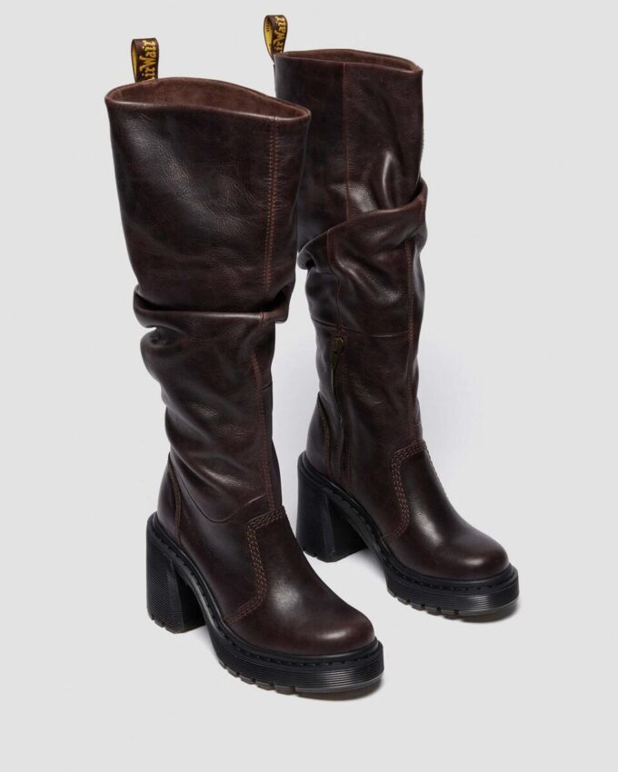 Botas altas de tacón de cuero Kasey Kinsley Botas altas de tacón de cuero Kasey Kinsley