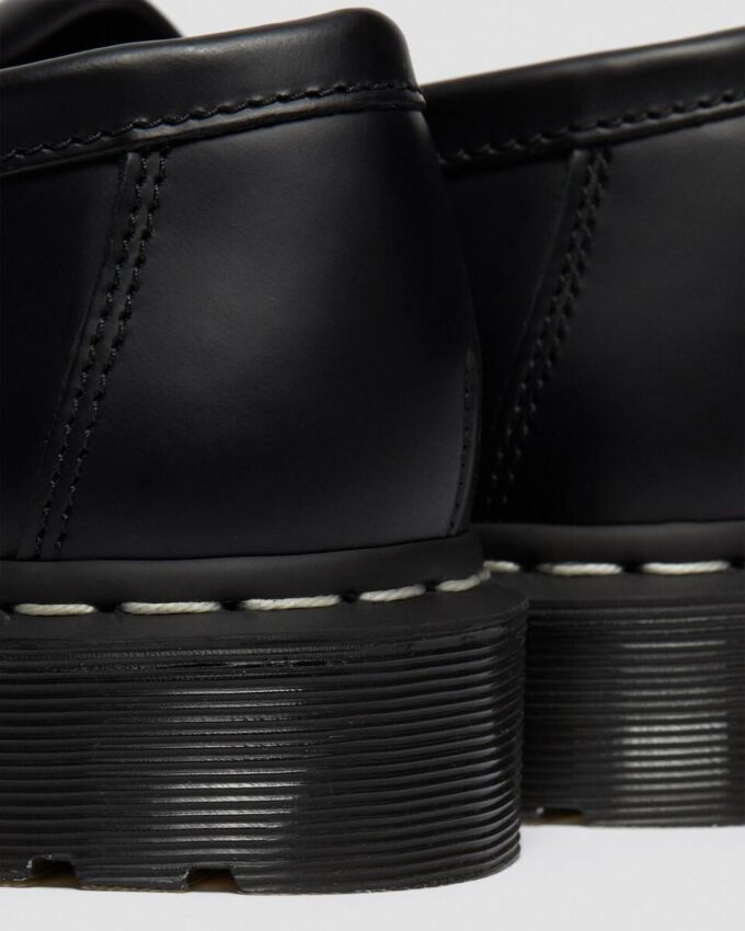 Mocasines Adrian de Smooth Leather con costura blanca Mocasines Adrian de Smooth Leather con costura blanca