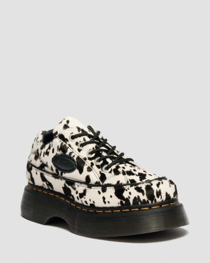 Zapatos BUZZ de 5 ojales con pelo de dálmata sobre cuero Zapatos BUZZ de 5 ojales con pelo de dálmata sobre cuero