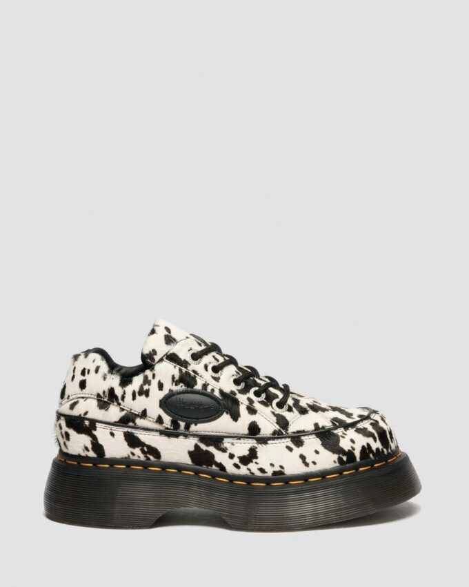 Zapatos BUZZ de 5 ojales con pelo de dálmata sobre cuero Zapatos BUZZ de 5 ojales con pelo de dálmata sobre cuero